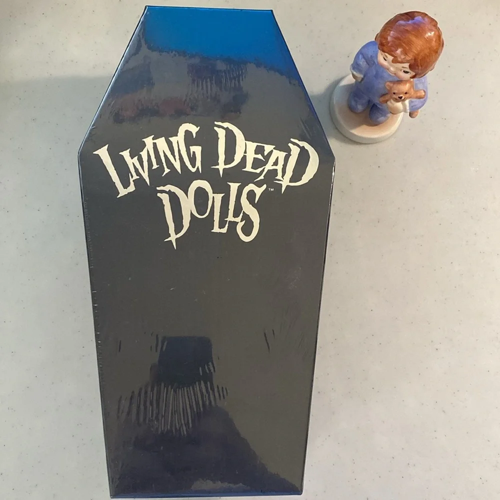 Living Dead Dolls Series 29 The Silent One